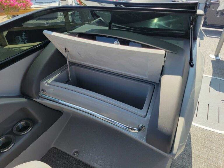 2025 Bennington 25RXSBWA - ESP - Arch - Windshield - Owner Demo US-ETWR6587F425 [photo 41]